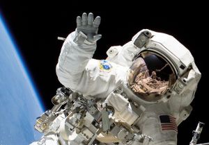 astronauts-fingernails-hands-shuttle_24798_600x450